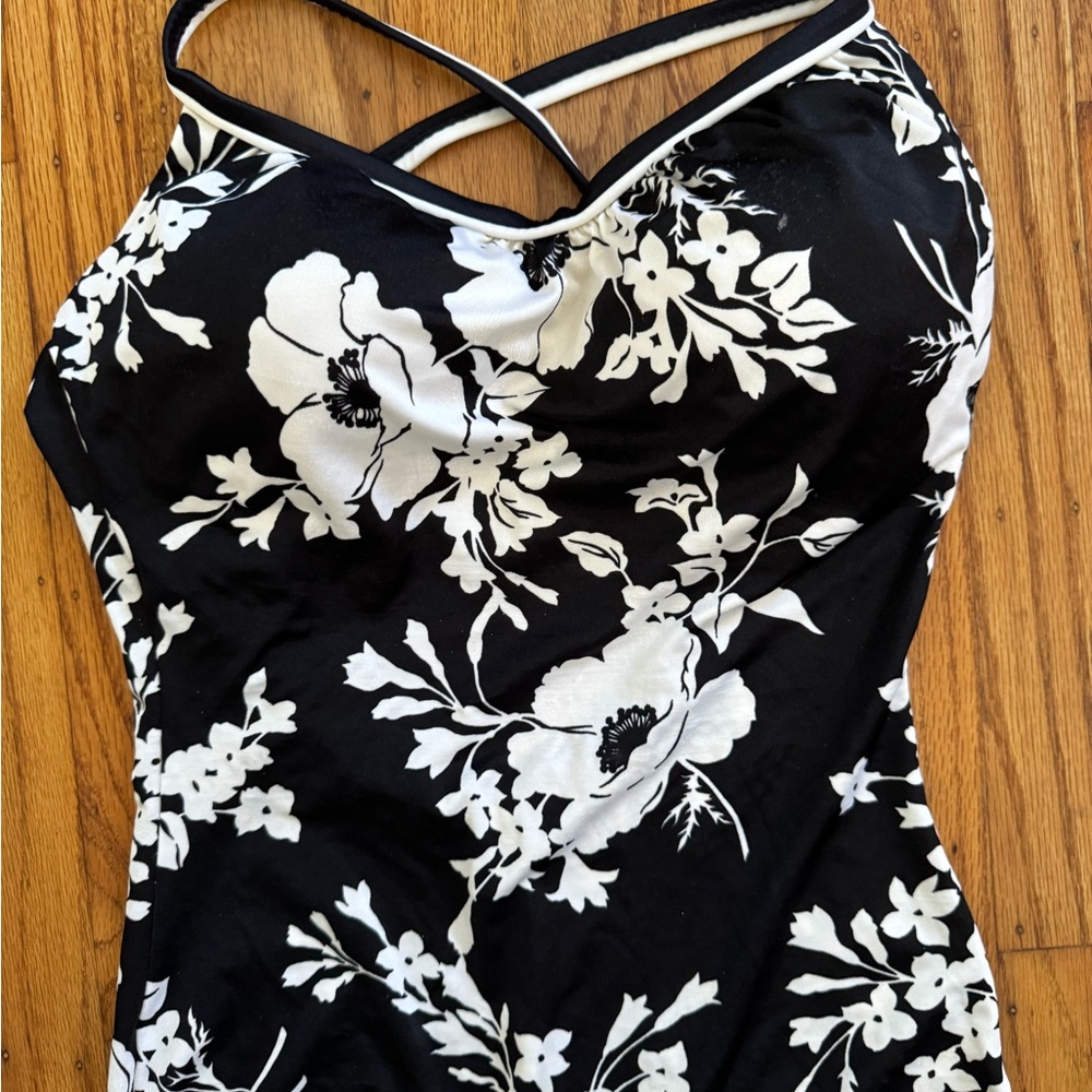VTG. DeWeese Design bathing suit, W 16, bra, 38